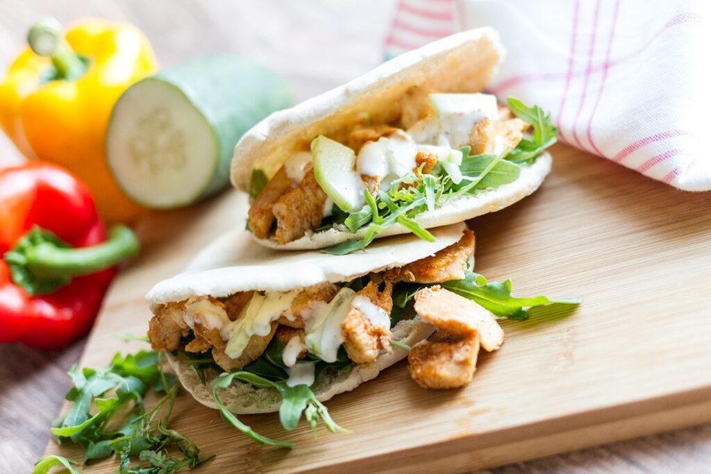 Snack für Eilige: Pitataschen mit Hühnchen