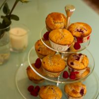 Himbeer-Muffins mit weißer Schokolade
