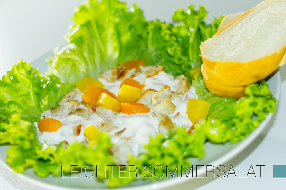 Fruchtig-leichter Sommersalat mit Hähnchenfilet