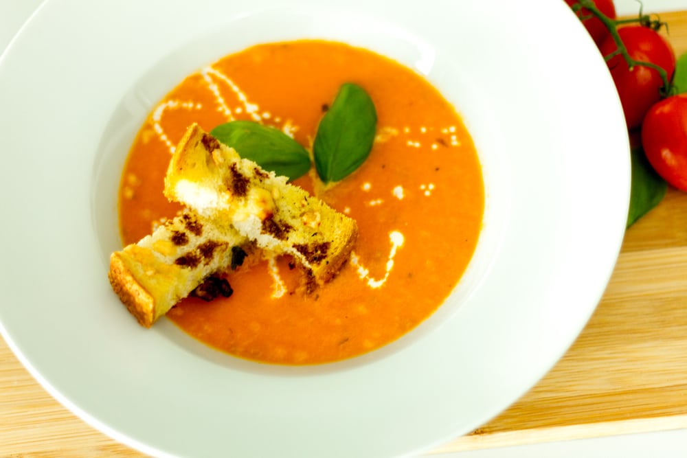 Jamie Oliver’s Tomatensuppe mit Käsestangen