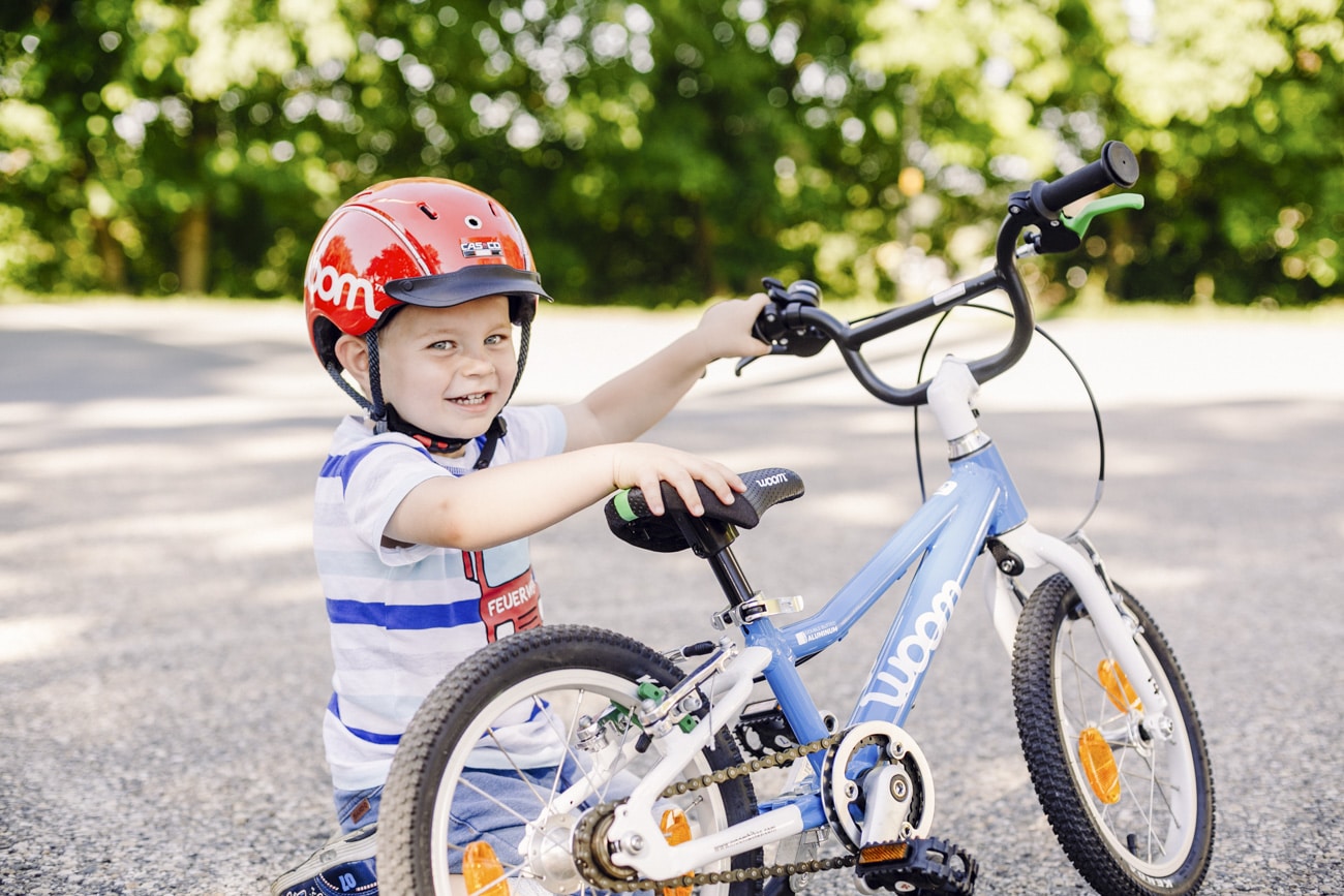 Mama, Papa, schaut! Ich kann’s! Ich kann Rad fahren!