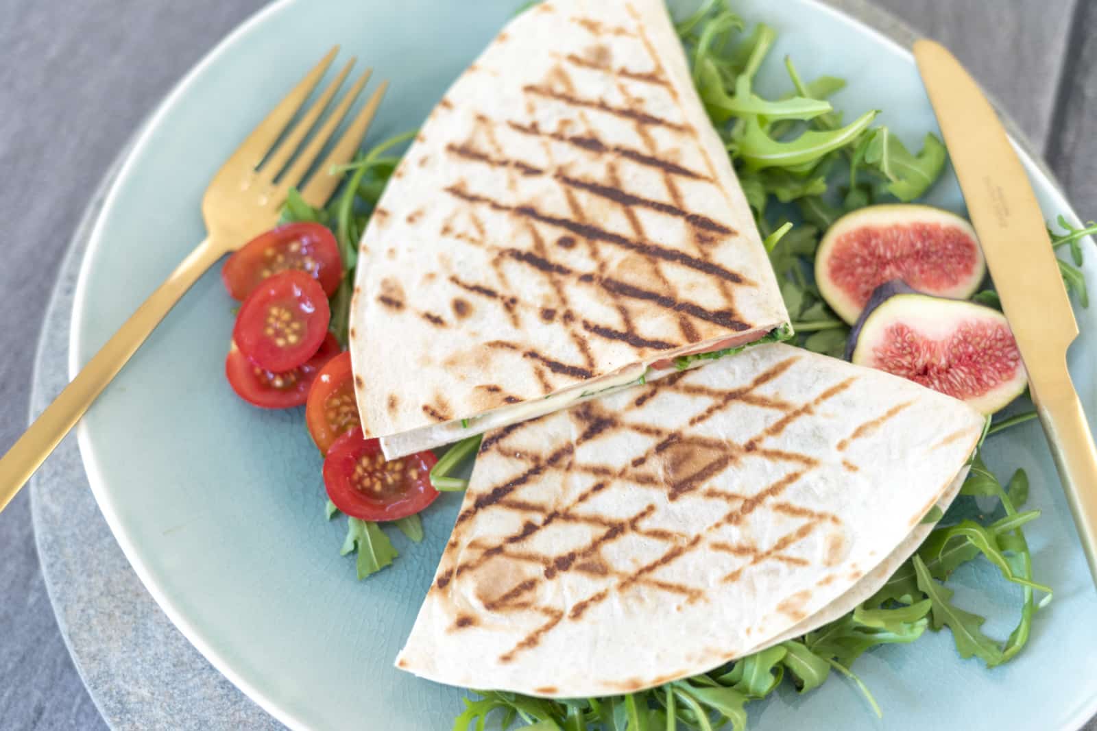 Piadina mit Prosciutto und Mozzarella