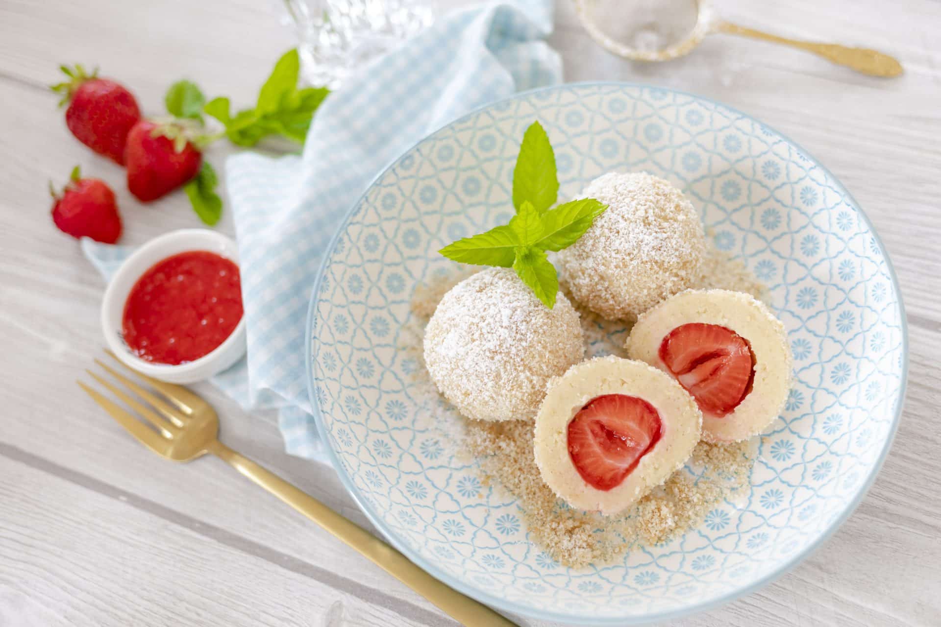 Erdbeerknödel mit Erdbeermark