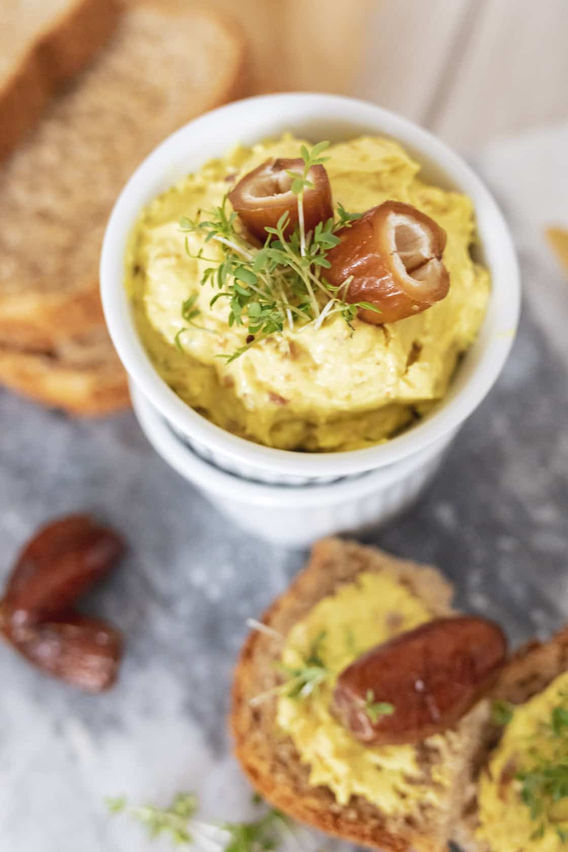 Frischkäse-Aufstrich mit getrockneten Tomaten und Dattel-Curry ...