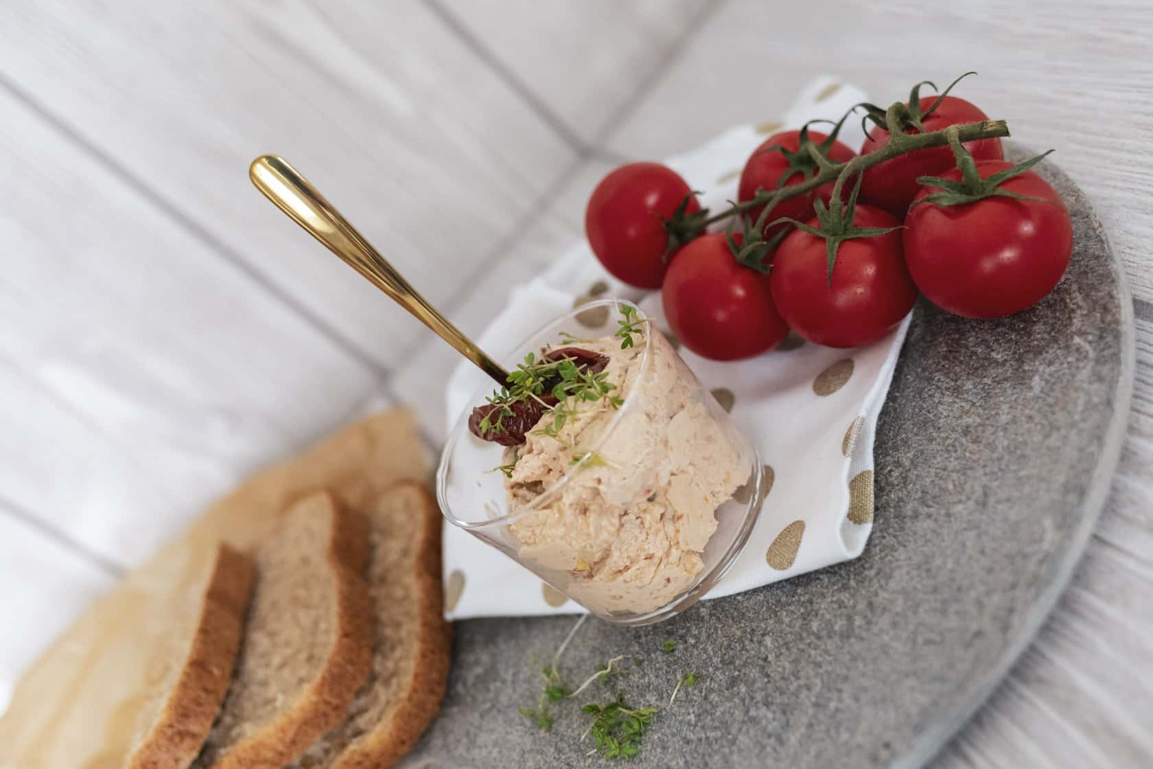 Frischkäse-Aufstrich mit getrockneten Tomaten und Dattel-Curry ...