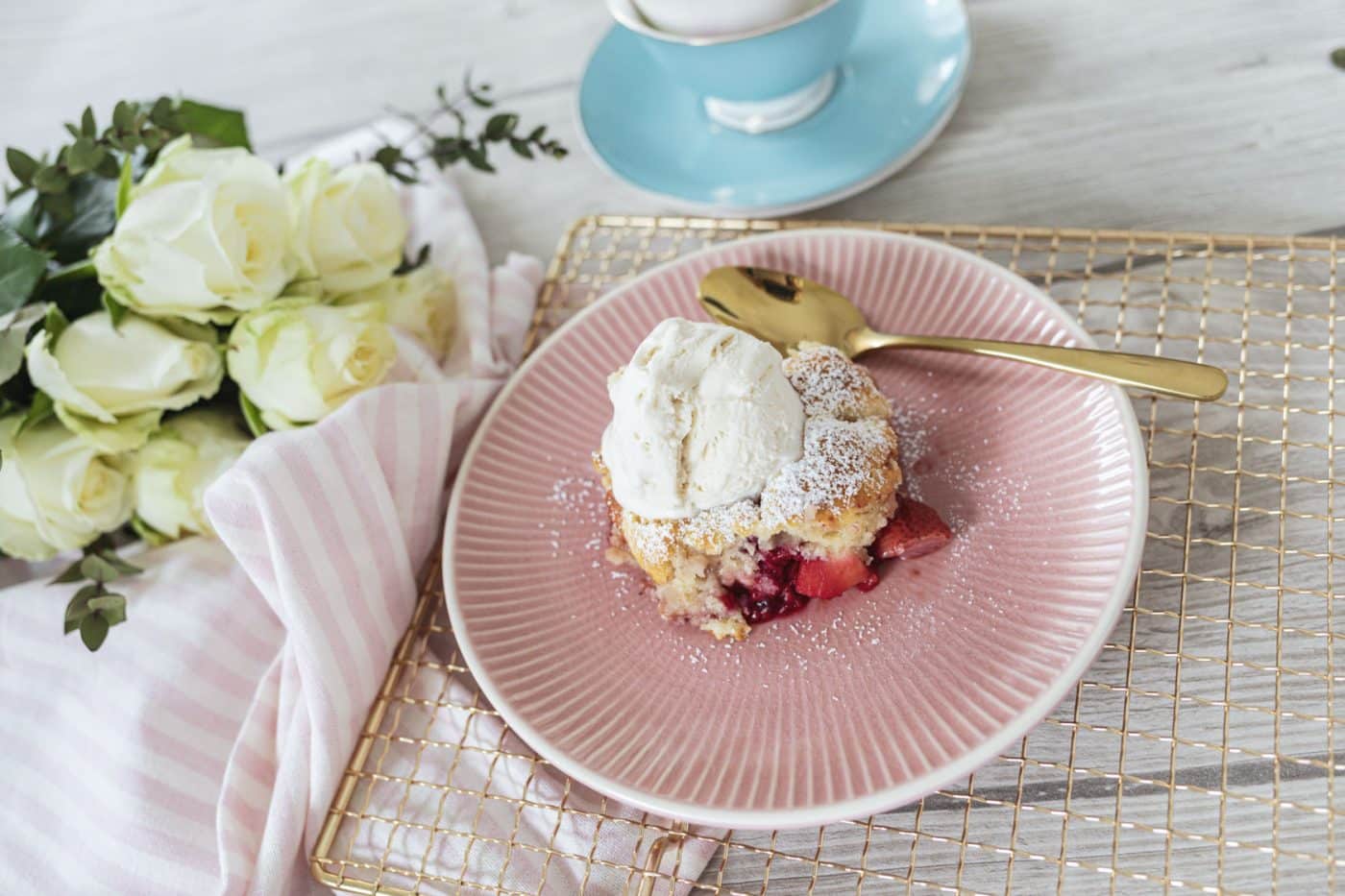 Cobbler mit Apfel, Beeren und Kokos - Lillytime