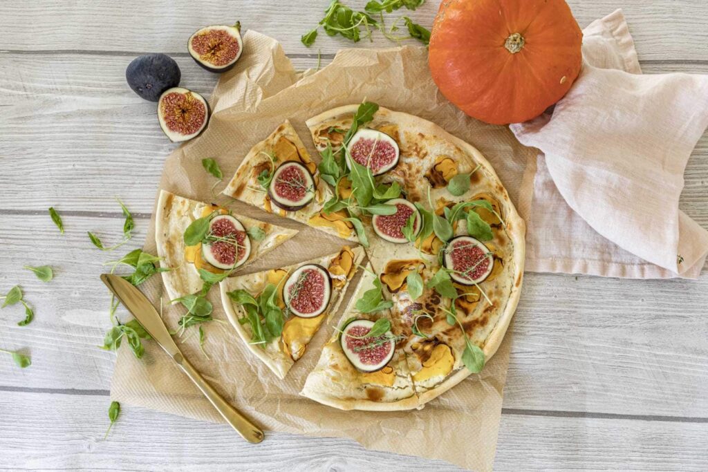 Flammkuchen mit Kürbis und Feigen